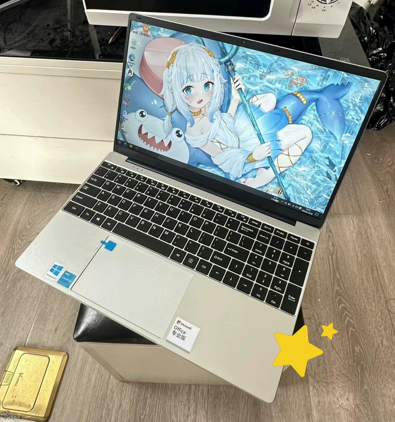 大学生个人自用全新笔记本电脑。我这个电脑是24年在实体店买的6180元英特尔笔记本电脑，标价即是卖价。 因为一些个人原因，现在只好把电脑卖了换点钱急用，随缘便宜